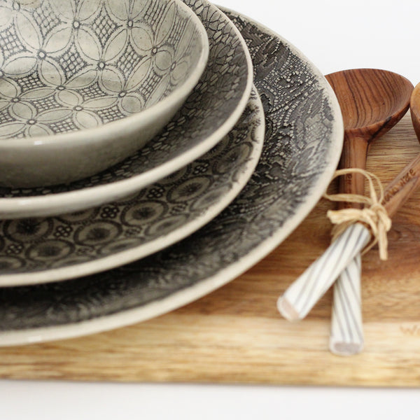 16 Piece Dinner Service - Mixed Patterns
